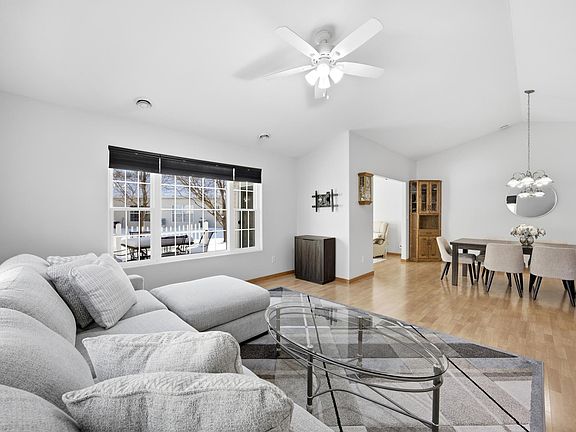 4th image of 5323 University Dr S Unit D