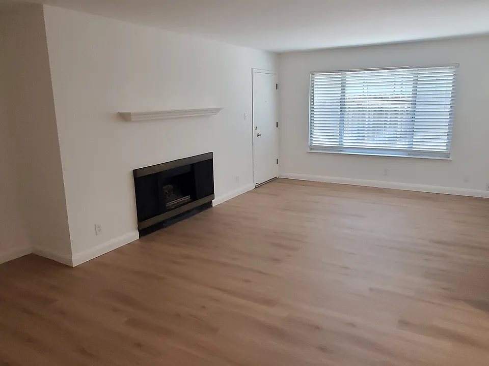 1067 Broadmoor Blvd #2