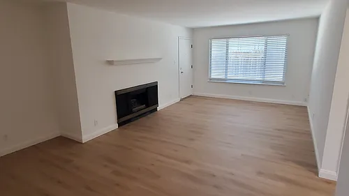 1067 Broadmoor Blvd #2 Photo 1