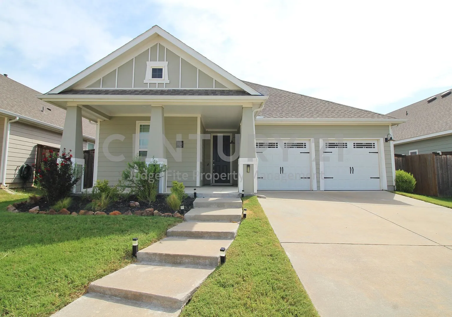 Quaint 3/2/ Home Situated in Royse City's Waterscape Subdivision For Rent! — Photo 1