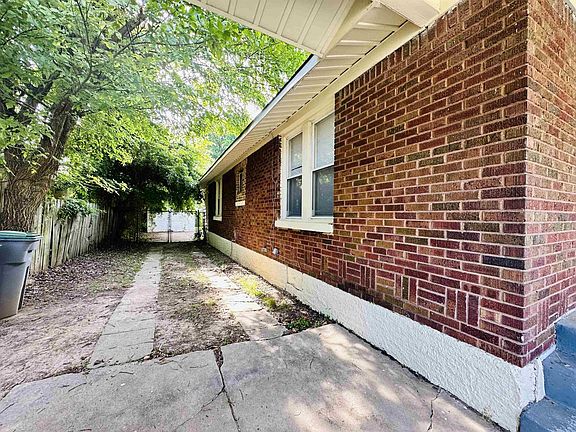 4th image of 909 N McNeil St