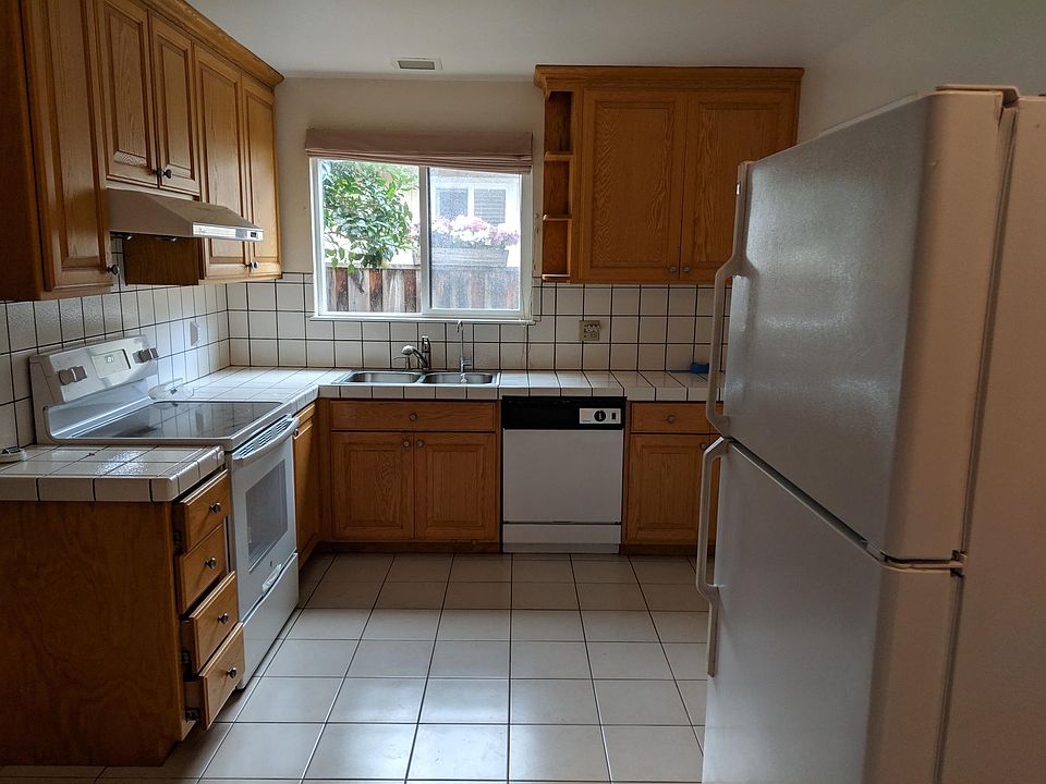 1st image of 1052 Lily Ave