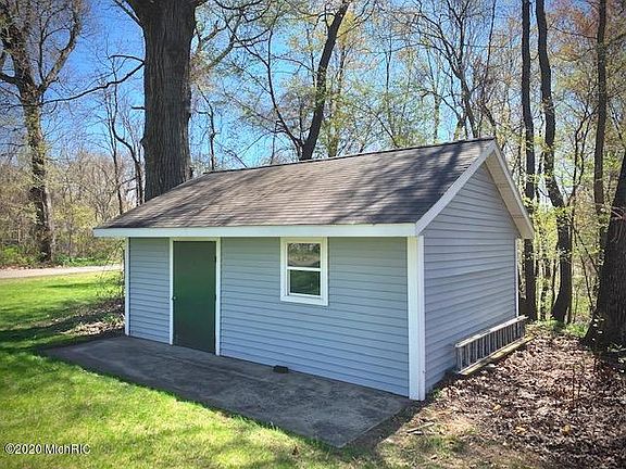 4th image of 62205 41st St