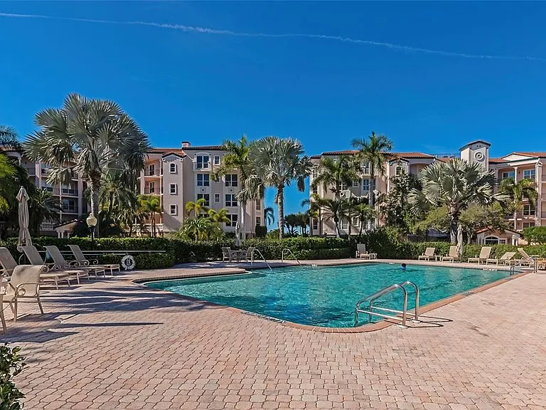5408 Eagles Point Cir #302 — Photo 46