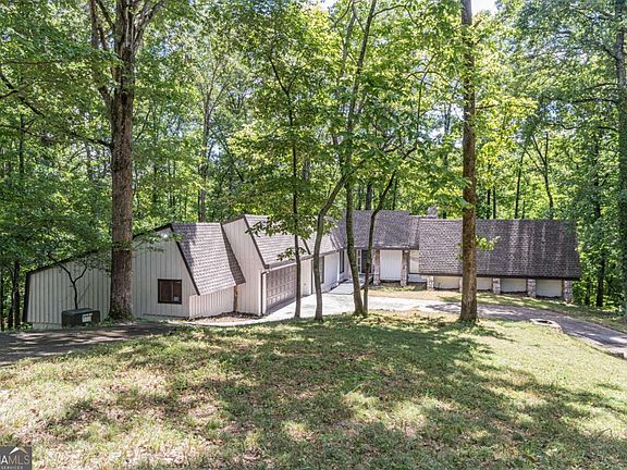 4th image of 4022 Wesley Chapel Rd