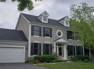 621 Highgate Ct, West Chicago, IL 60185