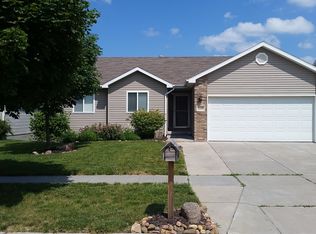 7236 Silverthorn Dr, Lincoln, NE 68521