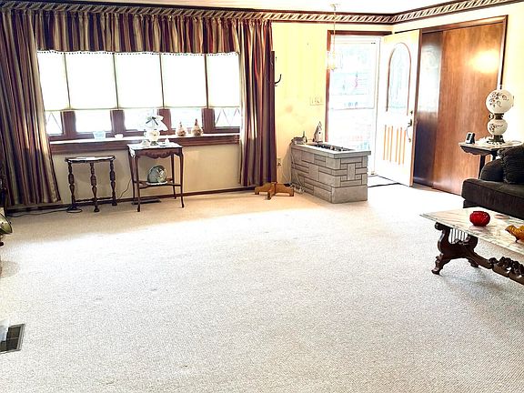 5th image of 80 Elmwood Dr