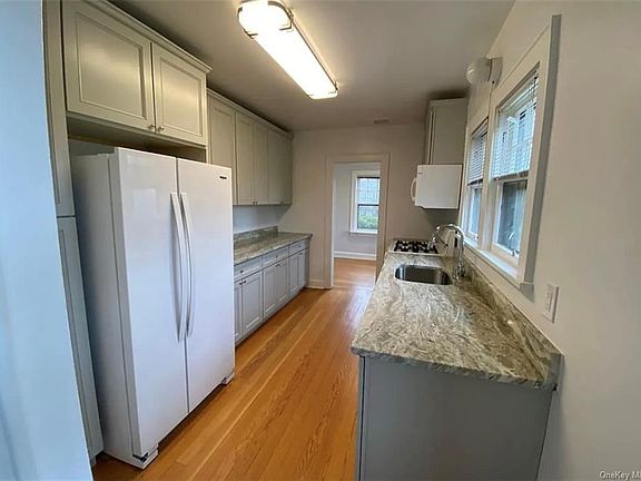 3rd image of 79 Radnor Ave