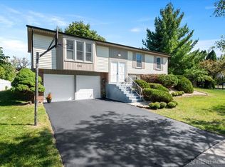 550 Piccadilly Ln, Bolingbrook, IL 60440