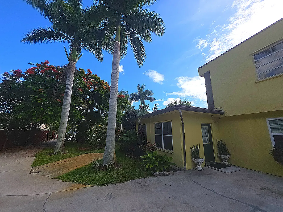 Building Photo - 5701 McKinley St #4