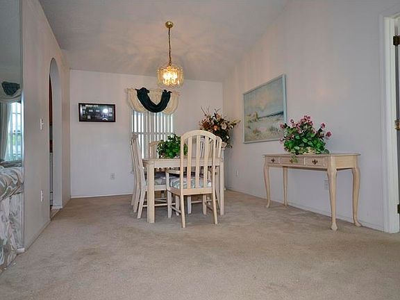 5th image of 2423 Queenswood Cir