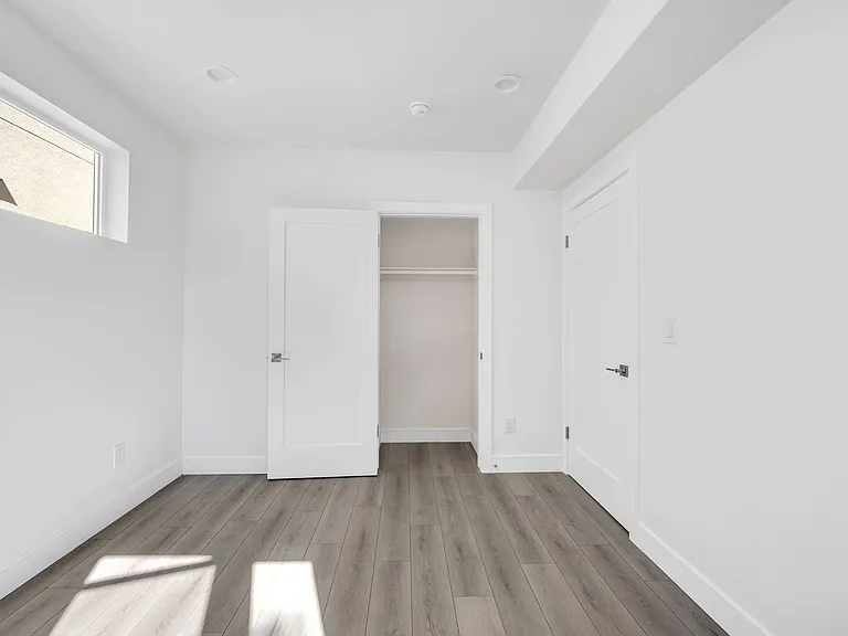 1150 W 38th St — Photo 102