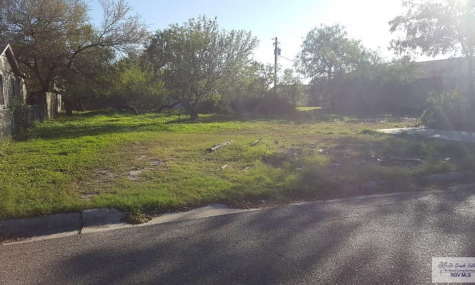 2nd image of 1911 Marchita Ave
