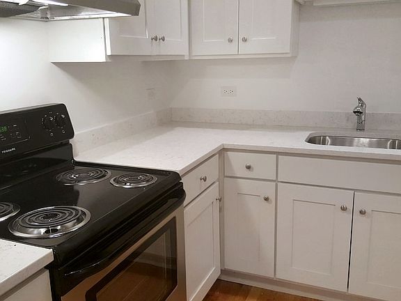 3rd image of 4810 N Ravenswood Ave #2
