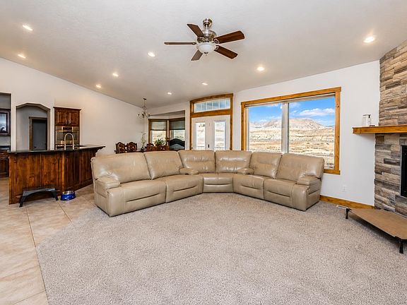 3rd image of 2340 Alexandra Cir