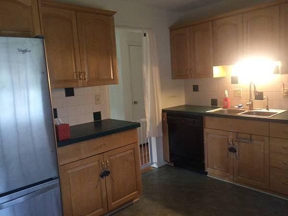 4th image of 18 Weston Dr
