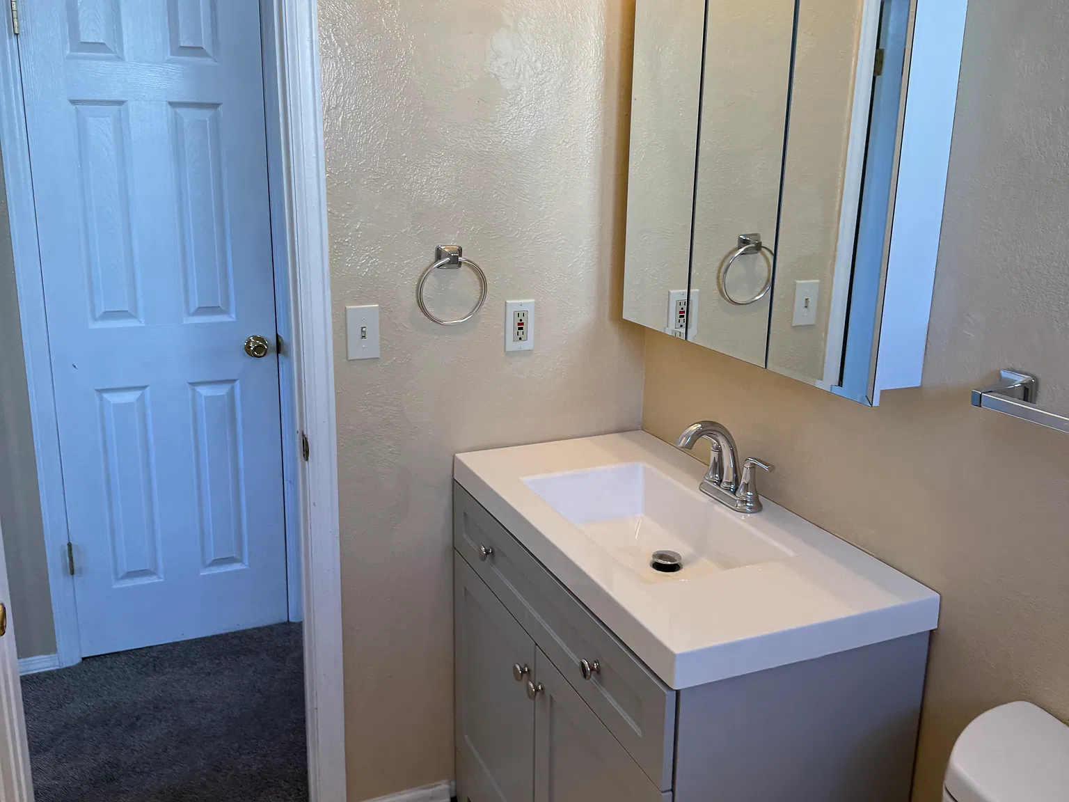 3 bed, 1.5 bath, 1600 sqft, $2,600 — Photo 2
