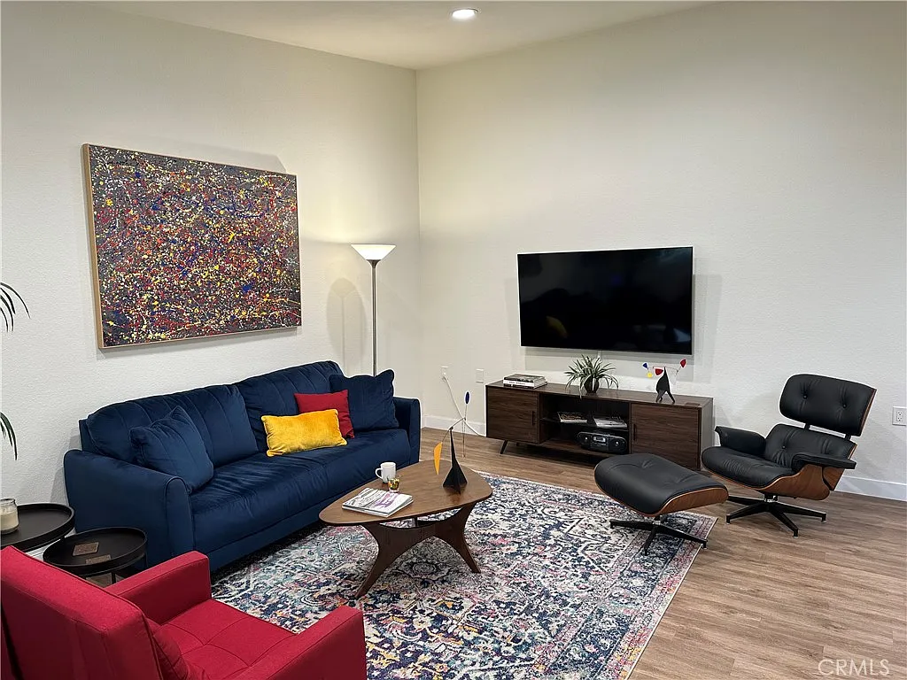 2 bed, 1050 sqft, $3,350 — Photo 2