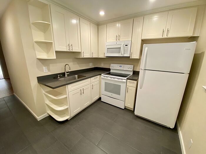 1st image of 852 Blair Ave