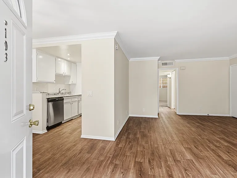 908 S Shenandoah St #103 — Photo 9