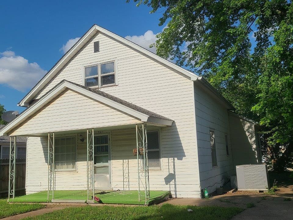 2nd image of 721 N Blaine St