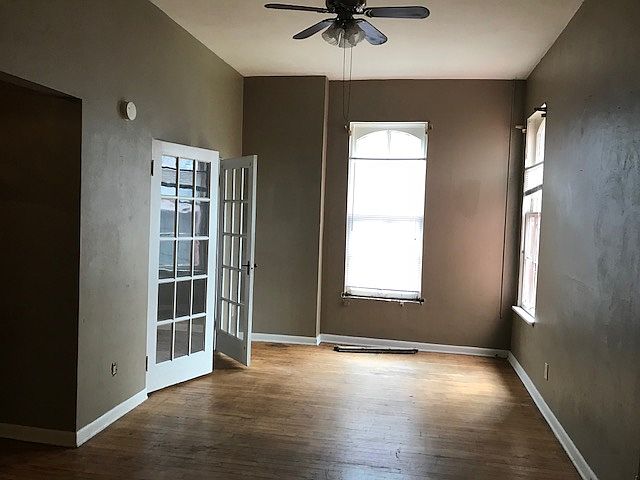 1st image of 611 W Washington St APT 1
