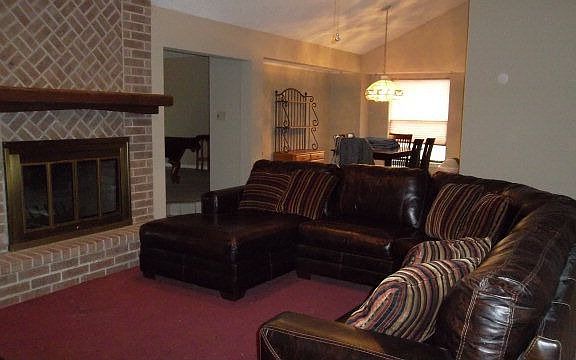 4th image of 303 Maplewood Dr
