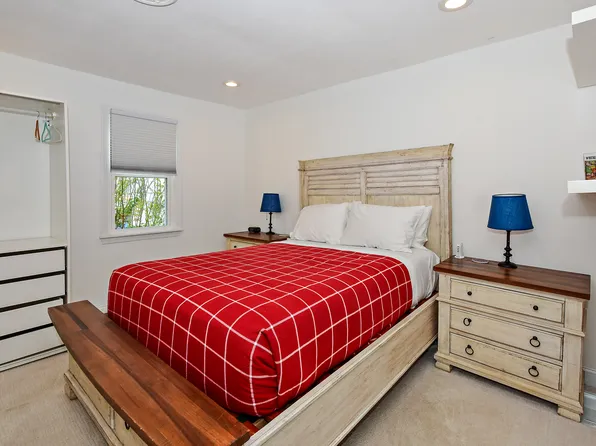 229 Smith St, Cranston, RI 02905