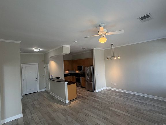 4th image of 7707 Bluebonnet Blvd APT 425