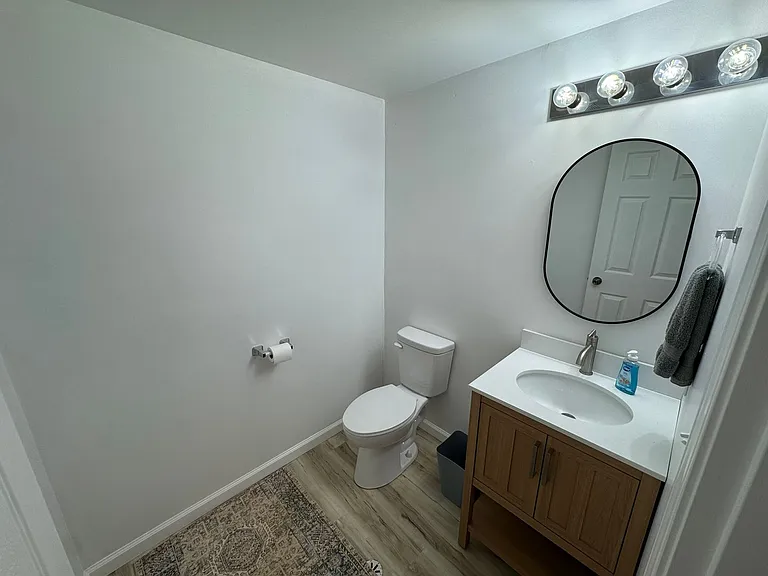 209 W Royal Dr — Photo 13