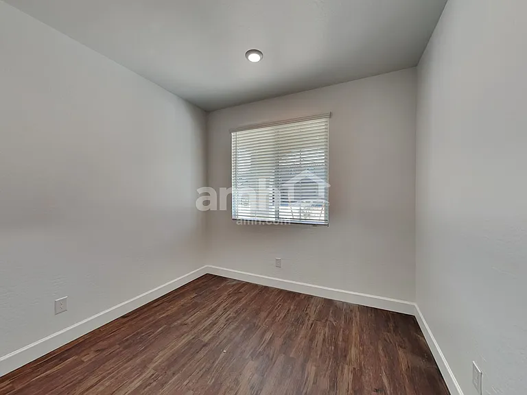 17154 W Golden Ln — Photo 13