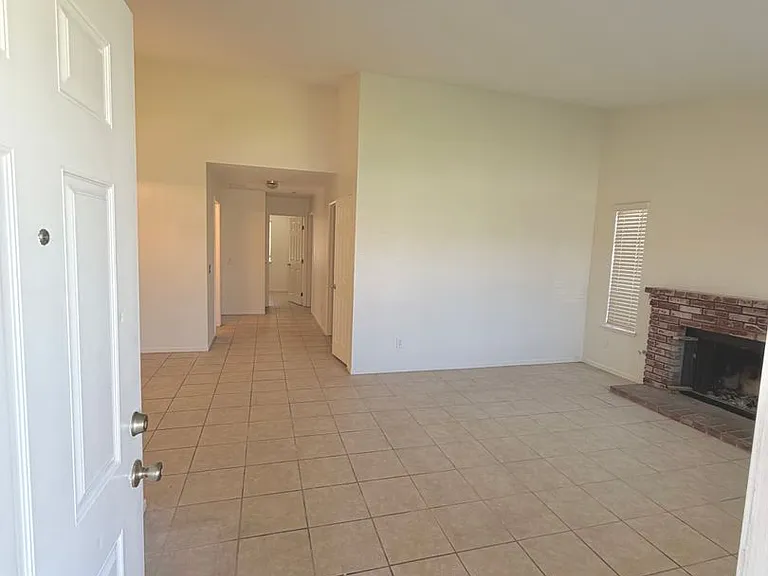 19952 Silvercrest Ln — Photo 6