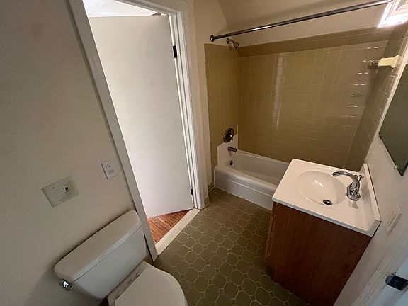 4th image of 779 East Ave Unit 31