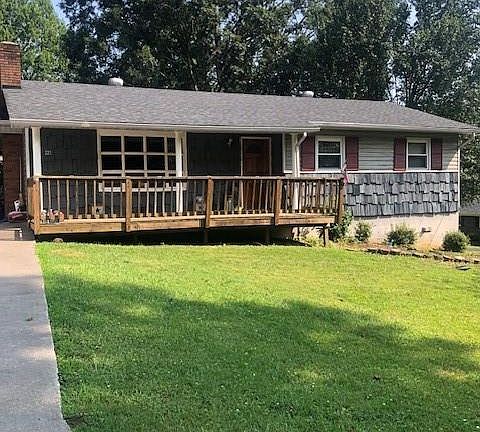 2nd image of 221 Lynnbrook Dr