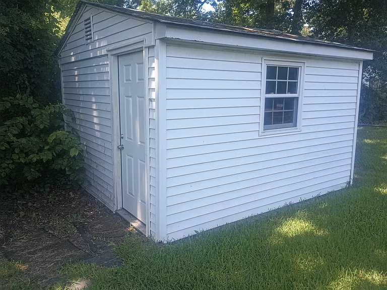925 Hullview Ave — Photo 10