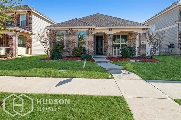 800 Whitemarsh Dr — Photo 1