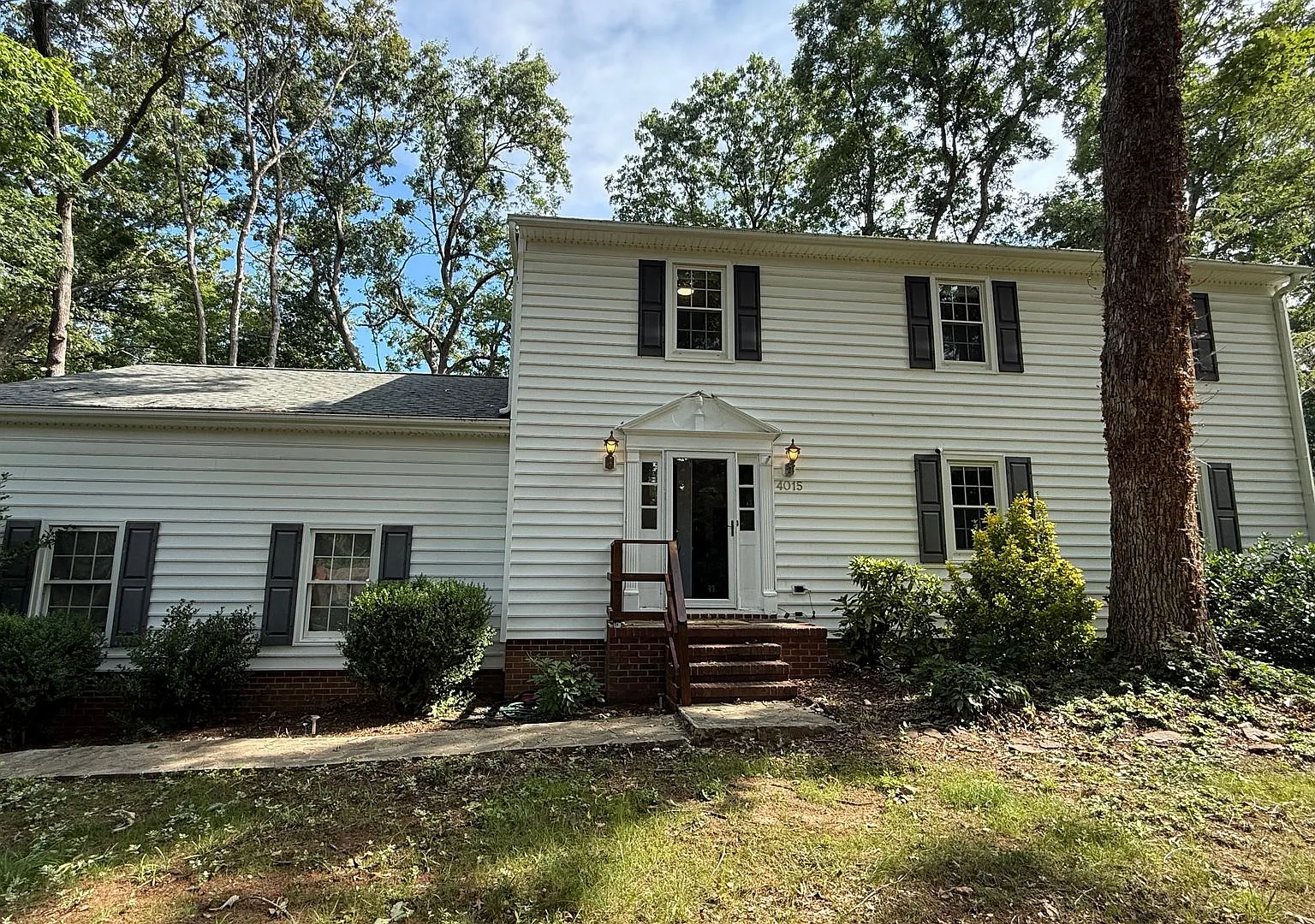 Classic 4 Bedroom Colonial — Photo 1