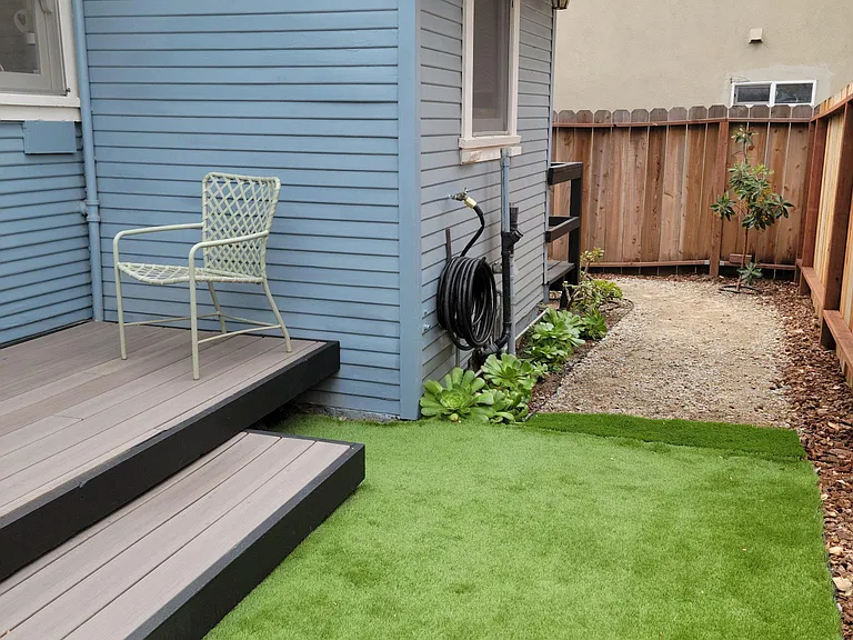Clean artificial grass