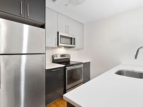 5th image of 2727 Henry Hudson Pkwy W #208