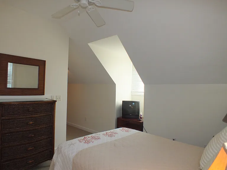 710 Boundary St #2D — Photo 16
