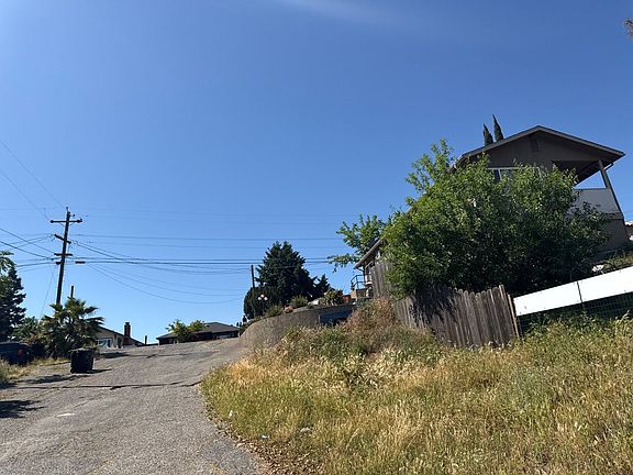 5th image of 72 Seaman Dr