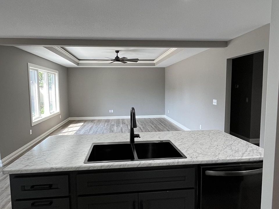 2nd image of 1601 Elm St