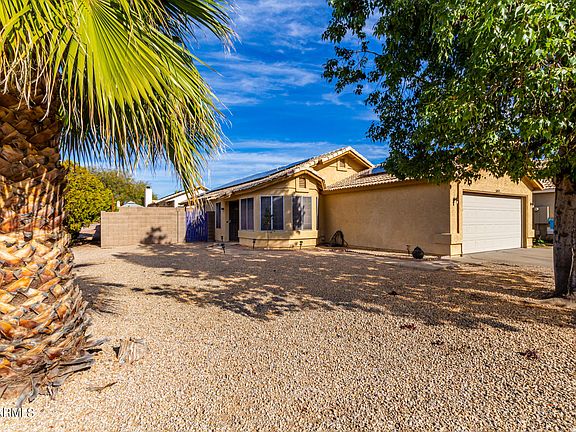 3rd image of 3002 E TOPEKA Drive