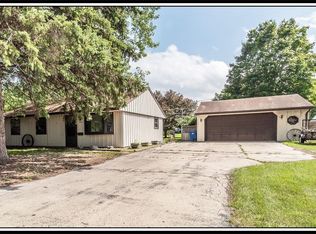 1285 Glenview Dr, Neenah, WI 54956