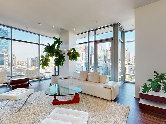 3rd image of 1100 S Hope St APT 1616