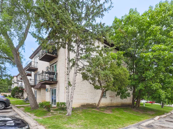 2425 Randall Ln Unit 1A, Arlington Heights, IL 60004