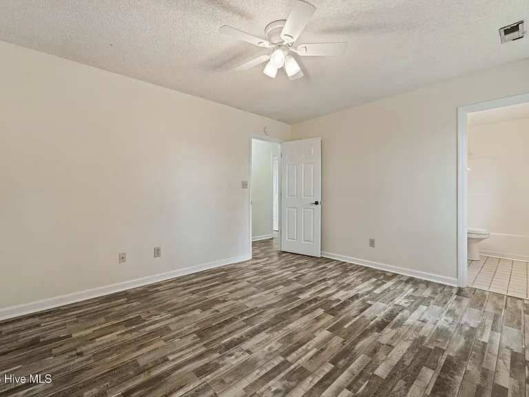 502 Nutfield Dr — Photo 9