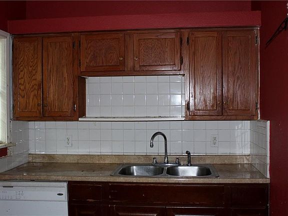 4th image of 418 SE 13th St