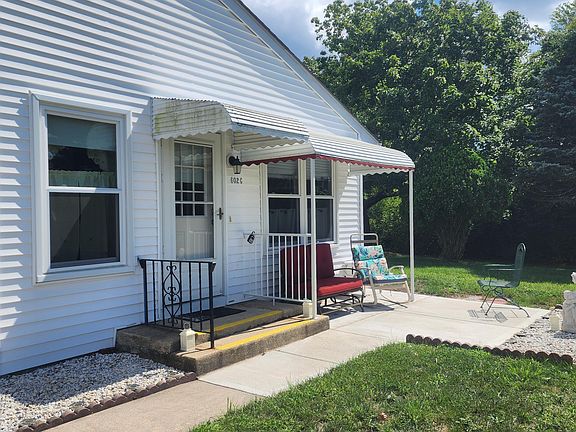 2nd image of 602 Willow Lane #C
